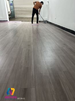 THI CÔNG TẤM TRẢI SÀN PVC - QUÁN QUẦN ÁO